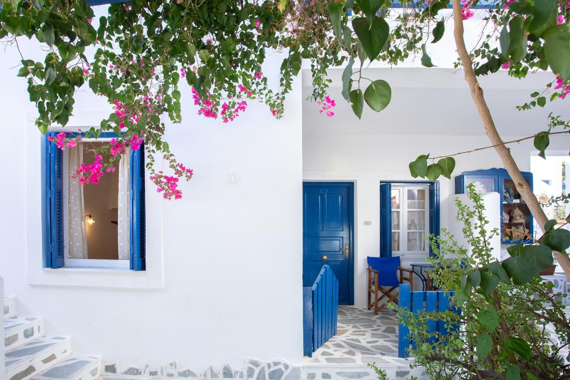 Dora'S Studios & Apartments Megas Gialos - Nites Exterior photo