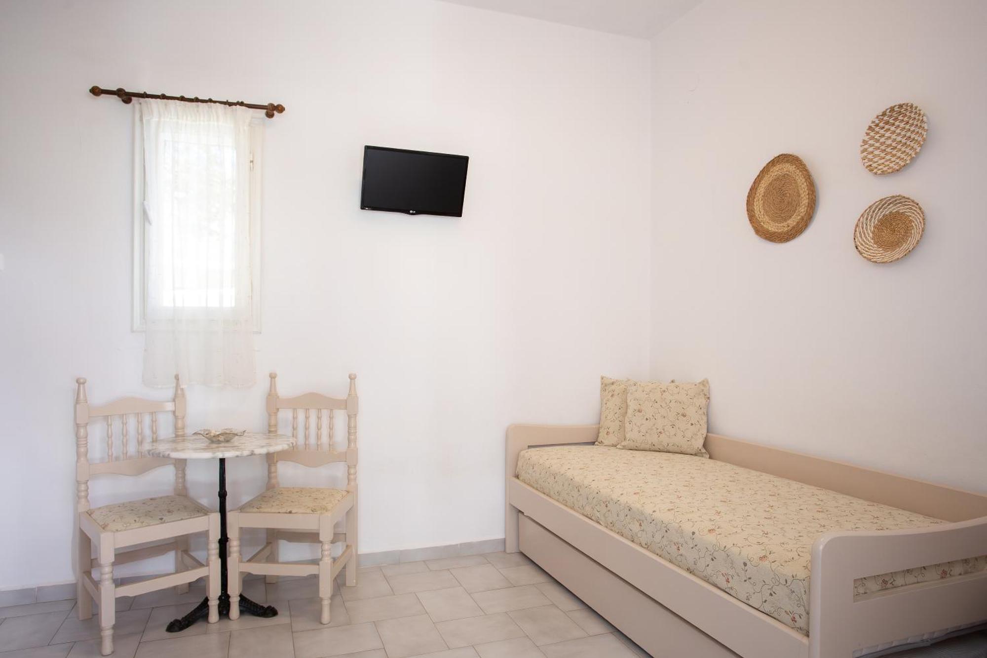 Dora'S Studios & Apartments Megas Gialos - Nites Exterior photo